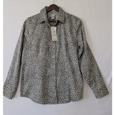 Chico's Women's Gray Animal Print No Iron All Season Classic Shirt Size 4/6 New picture