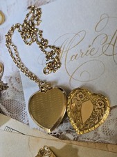 ANTIQUE VICTORIAN GOLD FILLED FLORAL ENGRAVED HEART LOCKET w 19