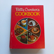 Vintage Betty Crocker Cookbook Hardcover 1974 Good Condition w/ ad in back picture