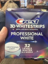 Crest 3D White Teeth Whitening Kit W/light picture