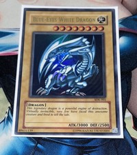 Yu-Gi-Oh Blue-Eyes White Dragon SDK-001 Ultra Rare Holo DMG picture