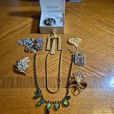 Vintage  TRIFARI ,Saraha Coventry ,Lisner  signed Rhinestone Jewelry TRIFARI Box picture