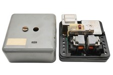 Honeywell RA890F 1270 Protectorelay Burner Flame Control Assembly picture