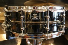Ludwig 5.5X14 Universal Brass Snare Drum With Triple Flanged Chrome Hoops picture