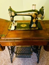 Beautiful singer sewing machine vintage  picture
