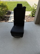 Kia Carnival 2022- 2024 2nd second row middle jump seat - Black Leather picture