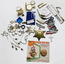 VINTAGE ESTATE JUNK DRAWER LOT~ KNIVES ~JEWELRY~ WATCHES ~ BADGES  picture