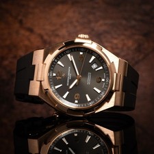 2017 Vacheron Constantin Overseas 42mm 18k Rose Gold 47040/000R-9666 Full Set picture