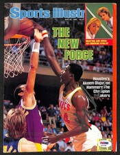 Akeem Olajuwon HOF Signed 1986 Sports Illustrated Rockets PSA/DNA 212070 picture