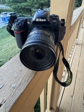 Nikon D300 12.3MP Digital SLR Camera Kit with 18-200mm VR picture