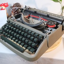 [TESTED READY TO USE] Vintage 1965 Royal Portable Typewriter w Case SN#PR621372 picture