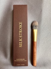 SILK STROKE Luxury Face blush & Contour Brush – Yellow Squirrel Hair picture