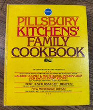 Vintage 1979 Pillsbury Kitchens' Family Cookbook (Five Ring Binder) Fall Baking picture