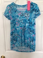 Lilly Pulitzer Etta V-Neck Tee Loves North Carolina Print Size XXS NWT Vacation picture