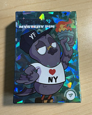 VeeFriends New Yorker Perspective Pigeon Grand Slam Gold Pin Fanatics Fest  /10 picture