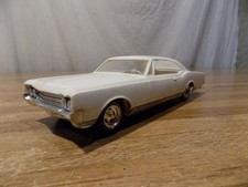 AMT 1965 OLDSMOBILE DYNAMIC 88 FASTBACK VINTAGE MODEL CAR MPC ROCKET OLDS WHITE picture