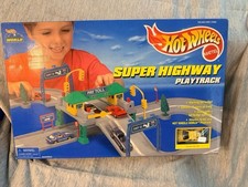 RARE 1996 Hot Wheels World Super Highway SEALED GREEN TOLL BOOTH 65740-92 picture