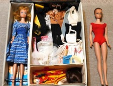 Vintage Barbie Midge Case With Dolls Clothing & Stand picture