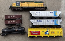 HO Gauge Freight Cars Lot - Soo Line Covered Hoppers, UP Gondolas, Tank Car picture