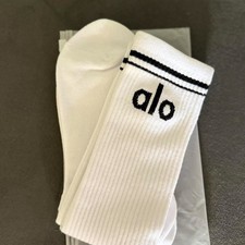 4-Pair AIo Unisex Crew Socks White Medium Athletic Casual Everyday Wear NWT picture