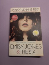 Daisy Jones and the Six by Taylor Jenkins Reid (2020, Trade Paperback) picture