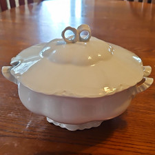 Vintage Hutschenreuther Racine White Porcelain Soup Tureen & Lid Selb Bavaria picture