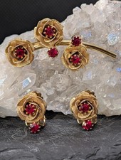 Vintage Gold Tone Flower Brooch Pin & Matching Clip-On Earrings Jewelry Set picture