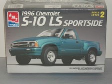 AMT ERTL 1/25 Scale 1996 Chevrolet S-10 LS Sportside Pickup - Factory Sealed picture