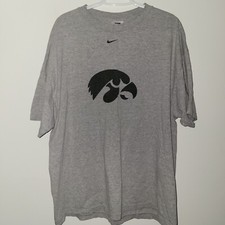 Vintage Nike Iowa Hawkeyes T-Shirt Center Swoosh Men's Size XL Gray Double Sided picture