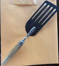 Vtg Ekco A&J Slotted Angled Spatula Long Flexible Blade Wood bullet Handle 12