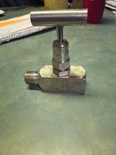 Swagelok SS-5PDM8-F8 rising plug needle valve, picture