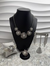 Paparazzi Gatsby Gallery Pearl & Silver Tone 4 Piece Jewelry Set picture