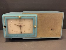 Vintage 1950s Turquoise and Gold Bulova AM Clock Radio Model 100...Super Rare  picture