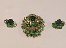 Vintage Juliana D&E Green Rhinestone Brooch & Earrings Demi Parure Set Layered picture