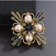 BROOCH- Vintage Style Brooch with Inlaid Rhinestones and Imitation Pearls picture
