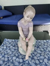 NAO Lladro Sweet Thoughts Girl Sitting on a Rock with Roses 11.5