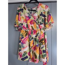 NWT Emery Rose Romper Size M Abstract Print Wrap V-Neck Flutter Sleeves picture