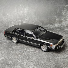 Xiaoguang 1/18 Lincoln Town Car 1990 2nd Generation Black Diecast Car Model picture