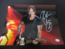 Keith Urban Autographed 8.5 x 11 Photo VSA COA picture