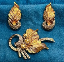Pennino Goldtone Brooch & Earrings w/ Rhinestones and Faux Pearl Flowers signed picture