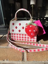 BETSEY JOHNSON 