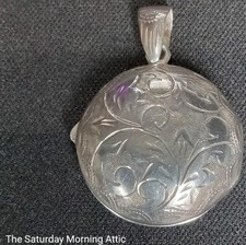 Vintage Siam Sterling Silver 925 Round Etched Photo Locket Pendant Thailand picture