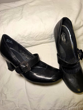 Clarks Women’s Black Leather Mary Jane Block Heel Buckle Strap Round Toe 9 picture
