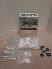 Revell 85-7210, '65 Chevy Stepside Pickup 2 'n 1, 1:25  Damaged Box picture