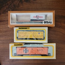 Lot of 3 Vintage TYCO bachmann HO Scale Train Cars with boxes picture