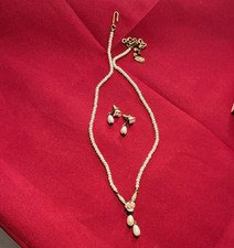 1928 BRAND PORCELAIN ROSE FAUX PEARL DROP PENDANT NECKLACE W/EARRINGS JEWELRY picture