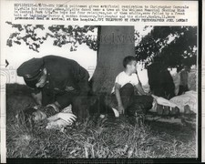 1959 Press Photo Policeman Gives CPR To Christopher Carorale Lightning Strike picture