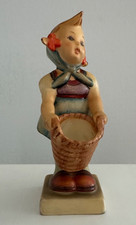 VINTAGE HUMMEL FIGURINE “LITTLE HELPER” #73 Germany picture