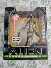 Kenner Alien Resurrection Movie Signature Series Newborn Alien Figure 1997 NIB picture
