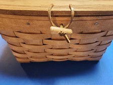 Longaberger 1993 Heartland Small Purse Picnic Basket with Riser picture